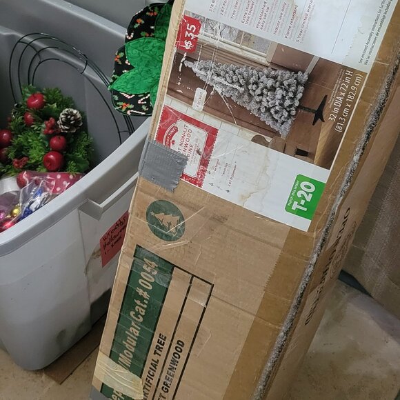 Christmas items - Picture 4 of 5